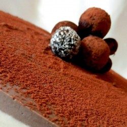 Raw čokoládovo-kokosová torta