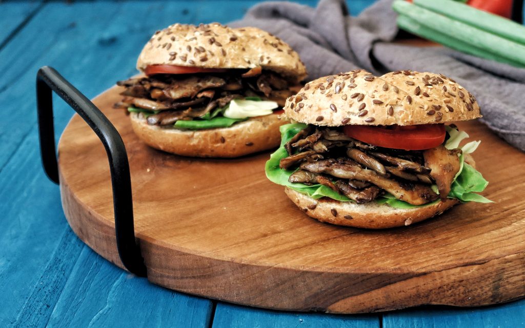 Hlivový gyros burger - Surová Dcérka - Vegan Recepty