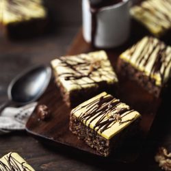 Vegan žĺtkové rezy s orechovým cestom