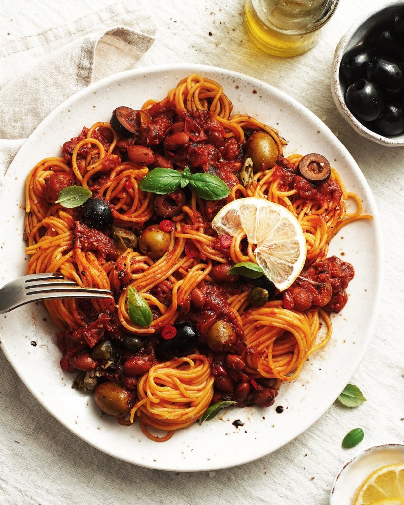 Vegan špagety puttanesca