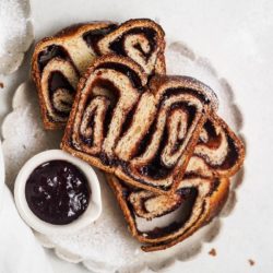 Vegan babka s džemom
