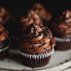 Čokoládové cupcakes s karamelom